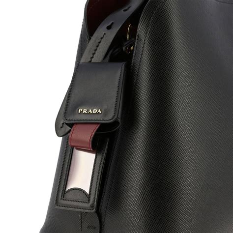 prada umhängetasche schwarz|Schultertasche aus Leder in Schwarz .